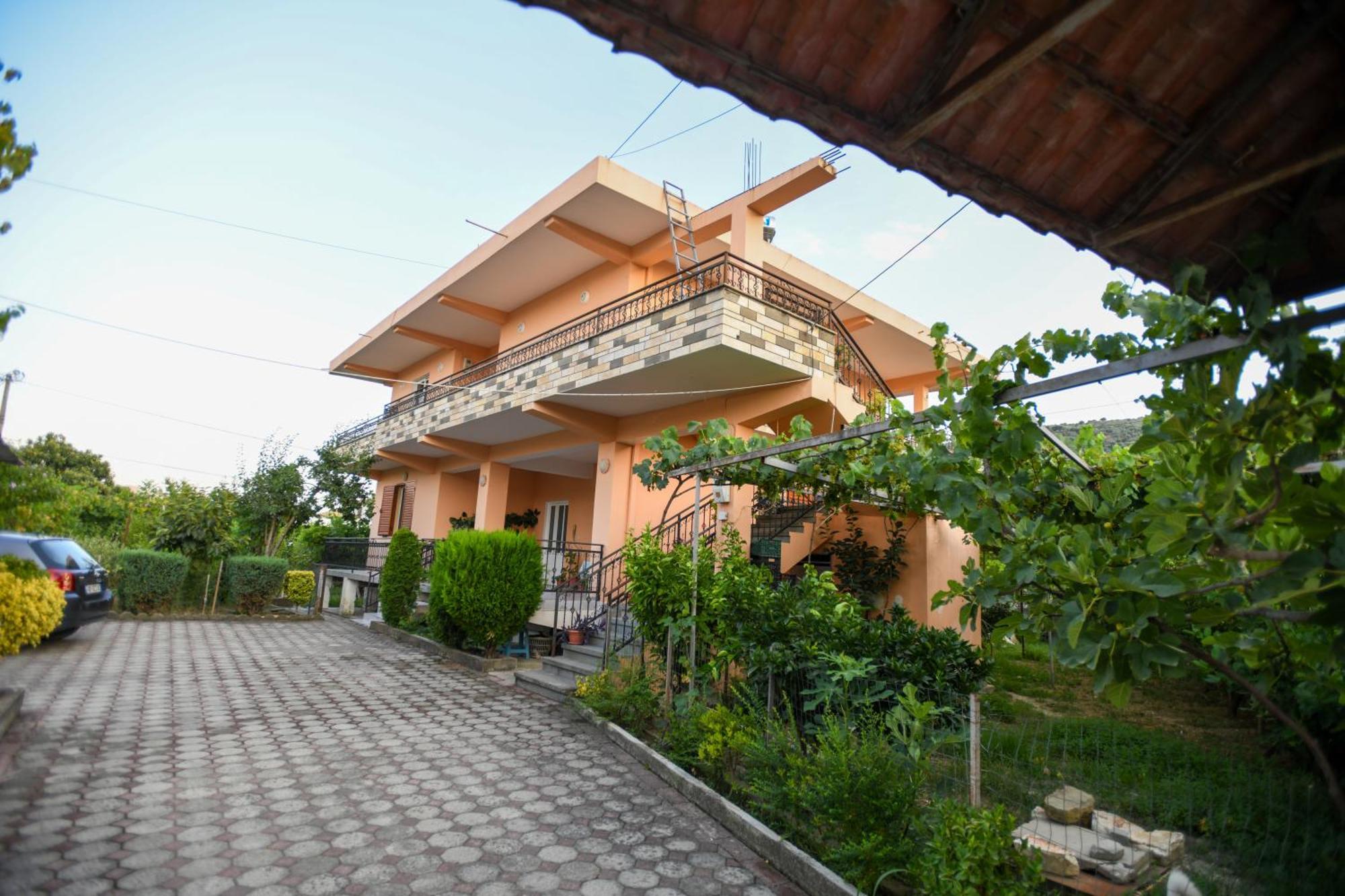 Apartment Darlin Berat Exterior foto