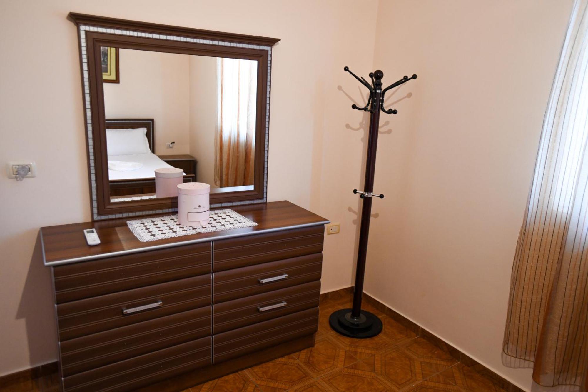Apartment Darlin Berat Exterior foto